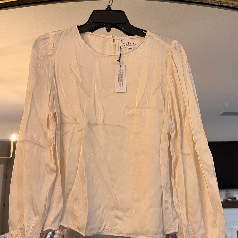 NWT Velvet by Graham & Spencer‎ Womens Leila Long Sleeve Satin Shirt Small
